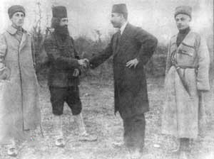 دیدار نماینده دولت مرکزی (آذری ) با میرزا کوچک‌خان