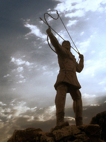 مجسمه آرش کمانگیر