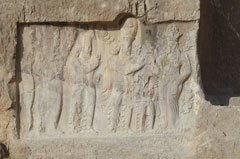 تاجگذاری نرسی؛ نقش رستم