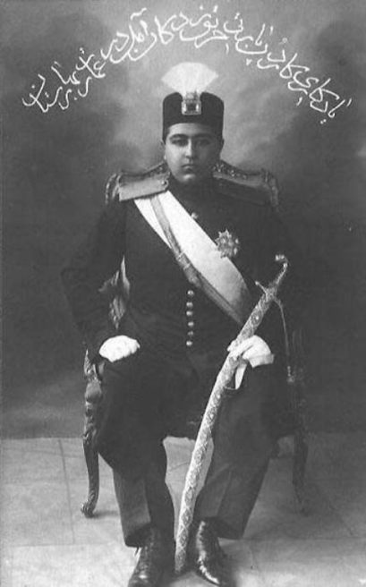 احمد شاه با الماس دریای نور بر روی کلاهش