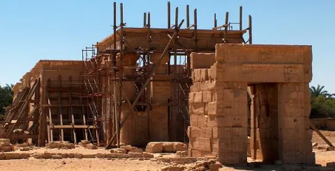 هیبیس، کاخ داریوش هخامنش در مصر