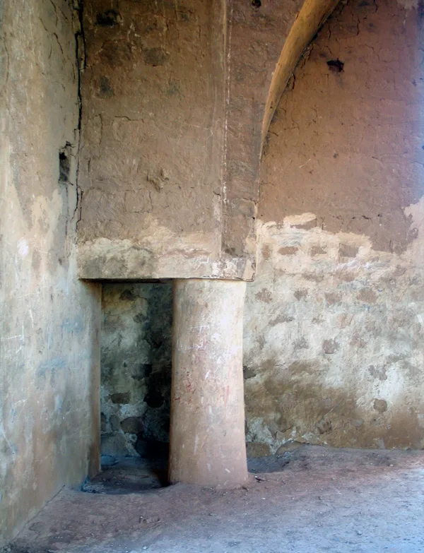 ستون در كاخ سروستان