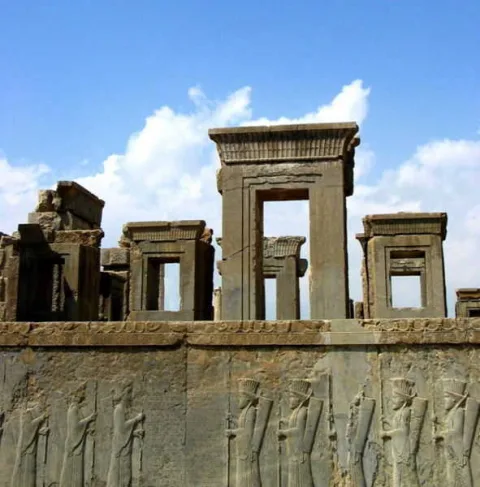 کاخ آپادانا