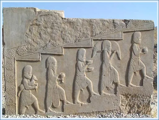 نمایندگان باختر که از بلخ آمده اند با خود جام های بسیار با ارزش طلایی آورده اند.