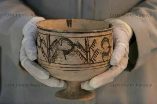  نخستین پویا نمایی (انیمیشن)جهان: سفالینه ی شهر سوخته (قدمت 5000 سال) با نقش بزی که در پنج حرکت به سمت درختی می جهد و برگهای آن را می خورد. 