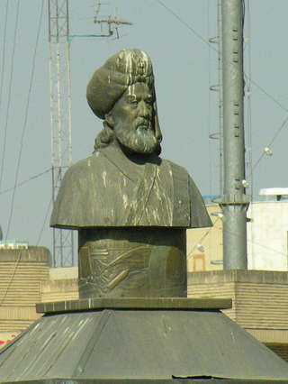 مجسمه بزرگمهر در میدان بزرگمهر اصفهان