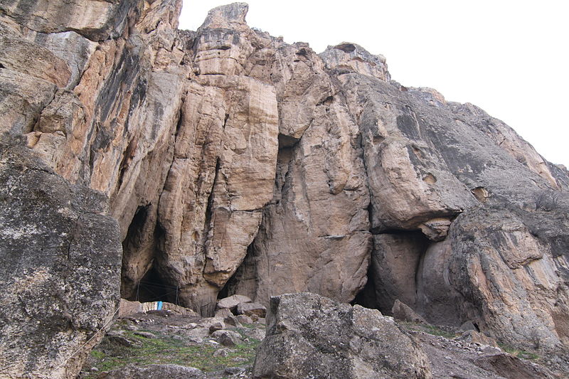 800px-Areni-1_cave_entrance