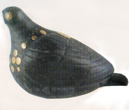 تندیس فاخته لاجوردی از آثار باستانی دوره ایلام است. این اثر باستانی از جنس سنگ لاجورد و به شکل پرنده فاخته است. این پرنده باستانی متعلق به ۱۳۰۰ سال پیش از میلاد یعنی دوره ایلامی میانه‌است. این اثر با قپه‌های طلایی میخکوب شده‌است. طول این پرنده ۱۱ سانتی متر است و در موزه لوور پاریس نگهداری می‌شود .