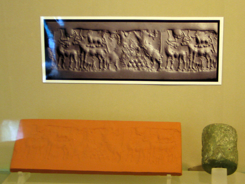 موزه مقدم تهران- آثار ایلامی- مهر استوانه ای - هزاره سوم یا دوم پیش از میلاد 