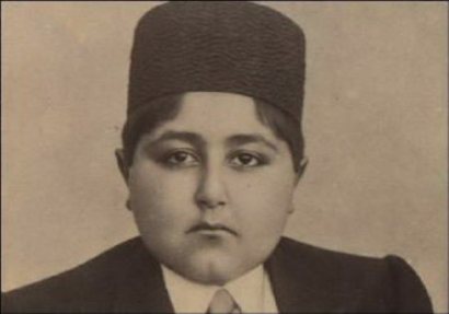 احمد شاه در سن ۱۳ سالگی